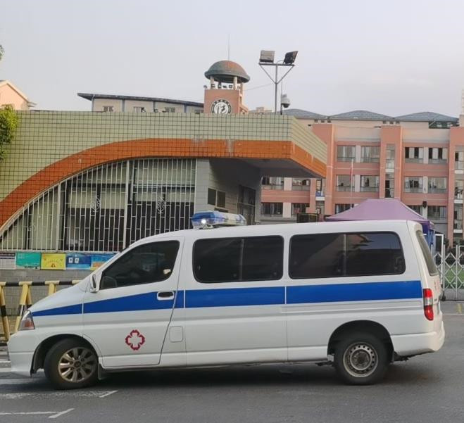 平川救护车出租护送骨折病人一公里多少钱